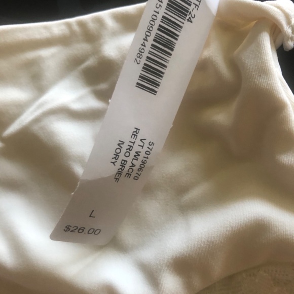 NWT Never opened Chico’s panties x2 black and Ivory size large - Picture 3 of 12